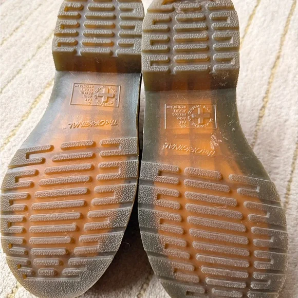 Smooth Leather Dr Martens Oxfords - Picture 2 of 4